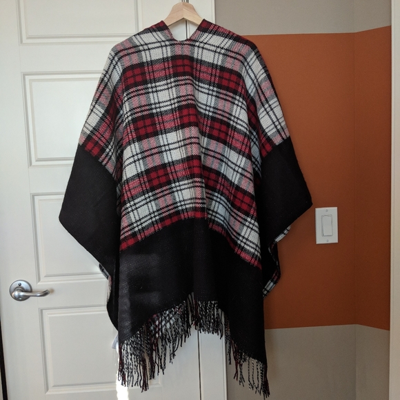 Vero Moda Plaid Poncho - Picture 3 of 3